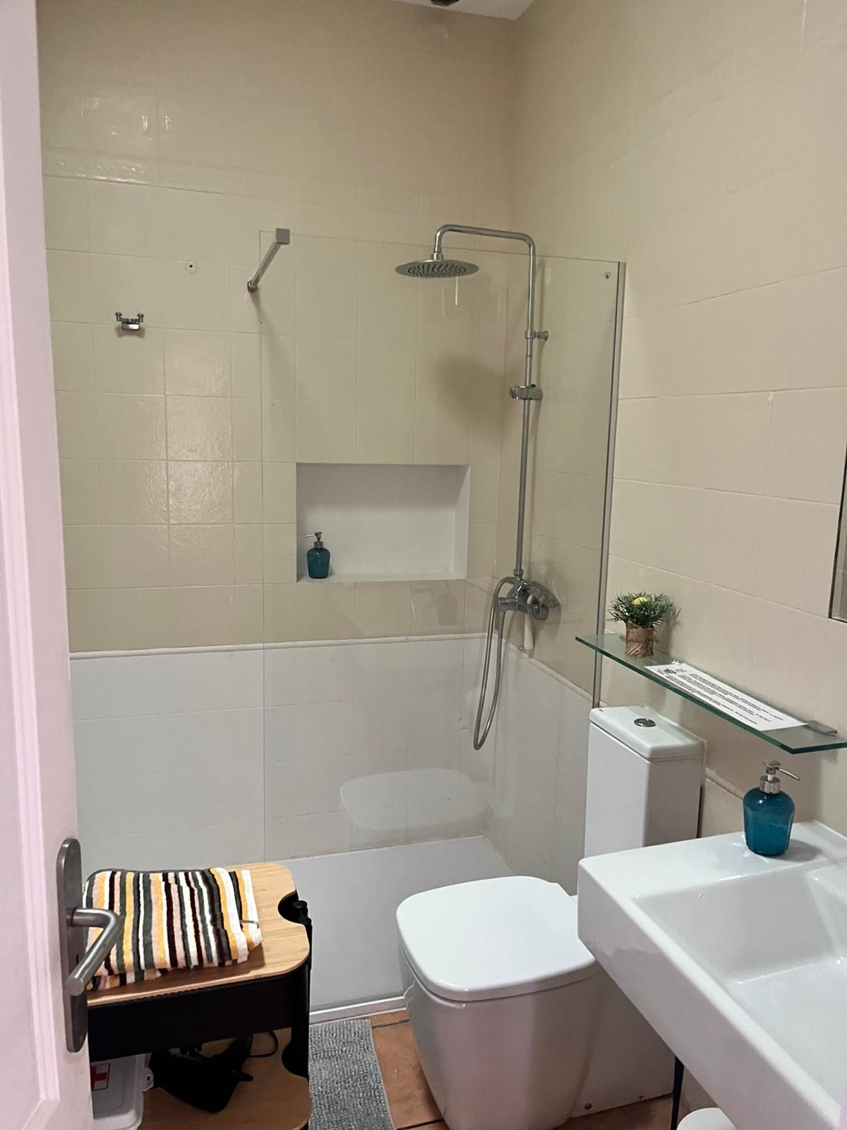 Komplettes Badezimmer der Ferienwohnung Casa Pastri auf La Graciosa